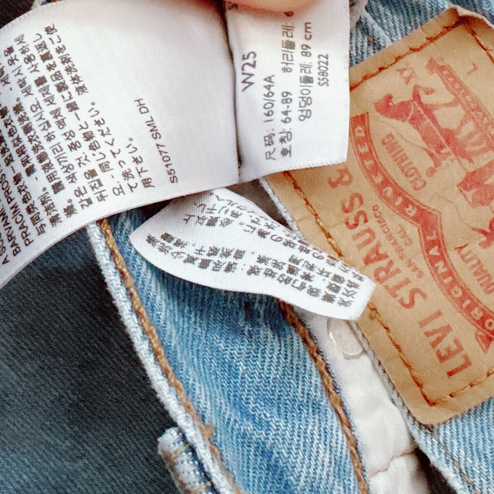 Levi’s - Picture 2 of 3